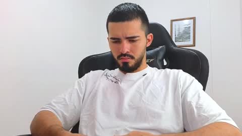 alejandroo_7 online show from March 12, 7:17 pm