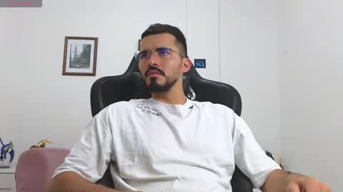 alejandroo_7 online show from September 27, 8:50 pm