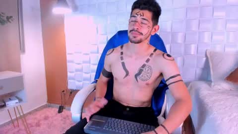Snapshot of alejandrostorm chatting on February 12, 9:01 pm Alejo  online show from February 12, 9:01 pm