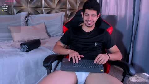 Snapshot of alejandrostorm chatting on January 28, 5:24 pm Alejo  online show from January 28, 5:24 pm