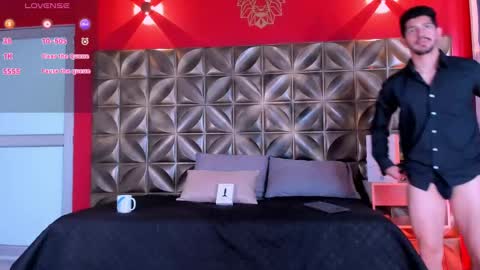 Snapshot of alejandrostorm chatting on February 17, 8:36 pm Alejo  online show from February 17, 8:36 pm
