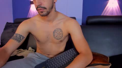 Snapshot of alejandrostorm chatting on October 7, 11:53 pm Alejo  online show from October 7, 11:53 pm