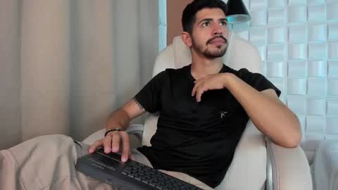 Snapshot of alejandrostorm chatting on October 17, 8:57 pm Alejo  online show from October 17, 8:57 pm