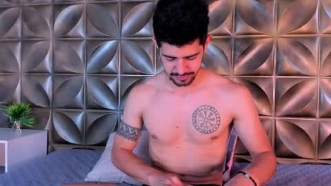 Snapshot of alejandrostorm chatting on February 13, 7:31 pm Alejo  online show from February 13, 7:31 pm
