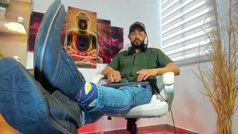 ALESSANDRO  WYE online show from February 19, 2:01 pm