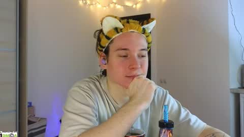 FAVORITE online show from February 21, 11:43 pm