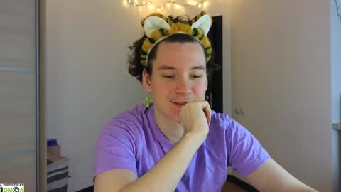 FAVORITE online show from February 6, 1:05 am