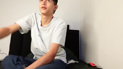 alex_mark_ online show from October 8, 5:50 pm