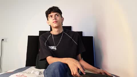 alex_mark_ online show from November 10, 1:38 pm