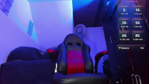 Snapshot of alex_smith0 chatting on December 15, 1:13 am     online show from December 15, 1:13 am