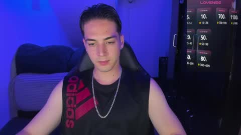 Snapshot of alex_smith0 chatting on March 1, 10:42 pm     online show from March 1, 10:42 pm