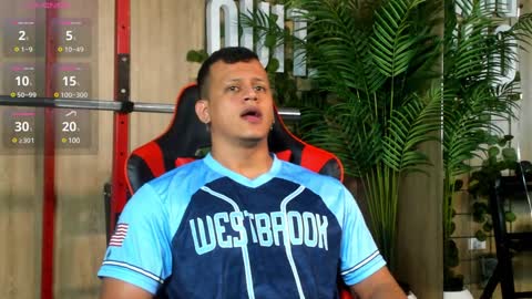 Snapshot of alex_tower chatting on January 2, 2:22 am Alex Towers online show from January 2, 2:22 am