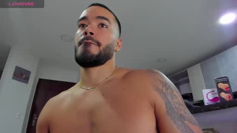 Snapshot of alexander_martines chatting on January 19, 12:28 am Onlyfansalexmartinezwb  Instagram alexwbmartinez  Twitter martinezcb937 online show from January 19, 12:28 am