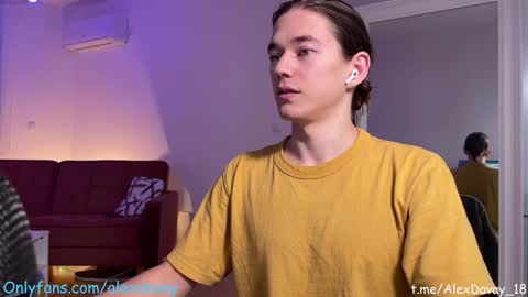 Snapshot of alexdavey chatting on January 25, 8:53 pm           online show from January 25, 8:53 pm
