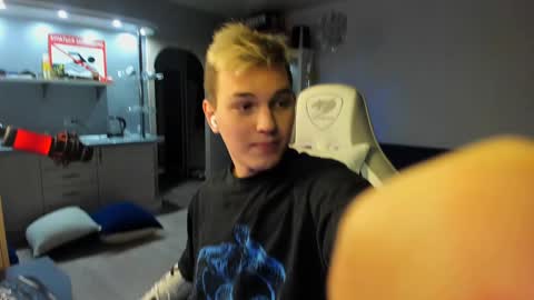 Nikita7Prinz7 online show from December 19, 7:18 pm