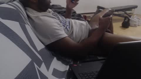 Snapshot of aliasallday chatting on December 3, 2:45 am Alias online show from December 3, 2:45 am