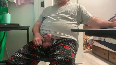 Allergictolove online show from November 15, 6:32 pm