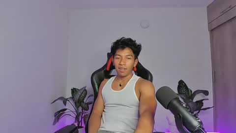 Snapshot of amdrix21 chatting on February 14, 12:51 am Amdrix online show from February 14, 12:51 am