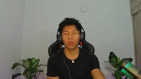 Snapshot of amdrix21 chatting on February 16, 3:37 am Amdrix online show from February 16, 3:37 am