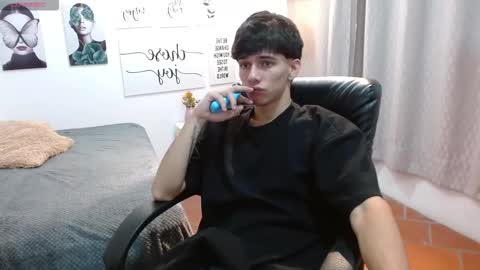 Snapshot of amethystshadow chatting on October 24, 3:47 pm amethystshadow online show from October 24, 3:47 pm
