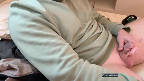 an0nym0us_usr online show from October 21, 4:10 pm