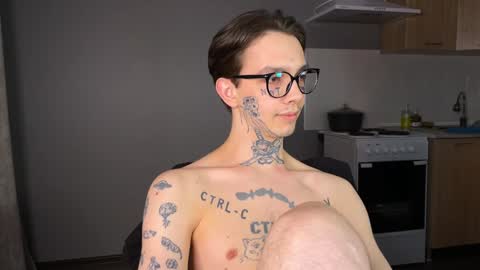 simon online show from December 28, 9:30 pm