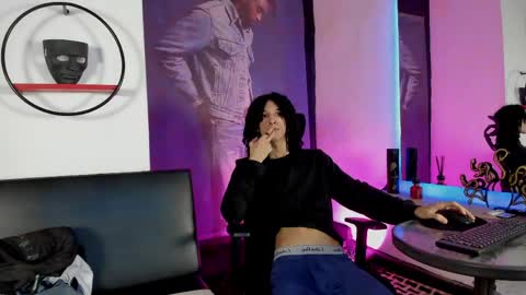 anddy_hugecock online show from April 22, 12:54 pm