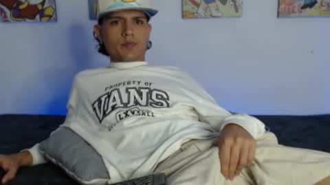 Snapshot of andersonz98 chatting on February 6, 5:57 am andersonZ98 online show from February 6, 5:57 am