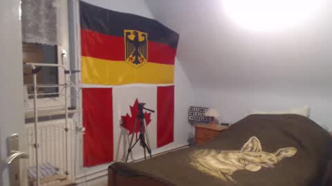 Snapshot of andre124231 chatting on December 13, 7:43 pm Andre online show from December 13, 7:43 pm