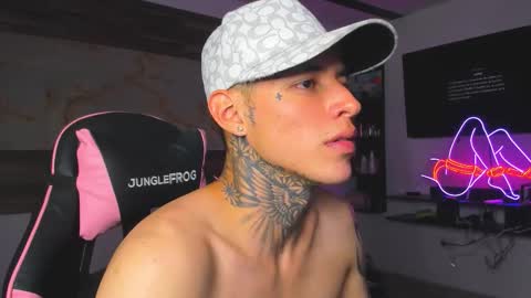 andrees_s online show from October 4, 3:55 am