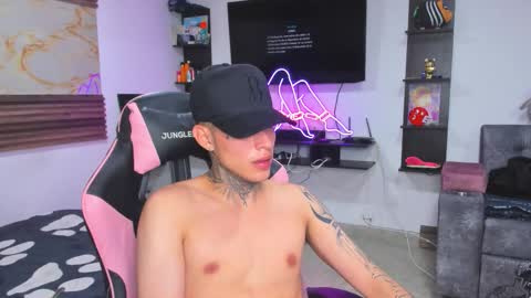 andrees_s online show from October 15, 2:52 am