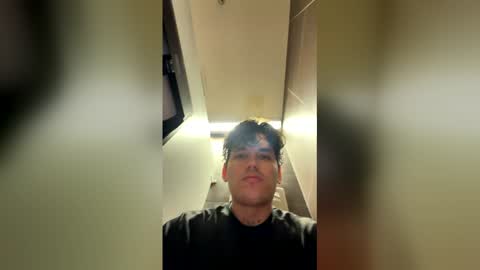 andres817542 online show from May 2, 1:36 pm