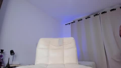 ANDRES                               INDEPENDENT MODEL  online show from February 9, 9:49 pm