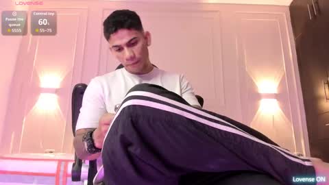 andres_stud online show from May 31, 4:46 am