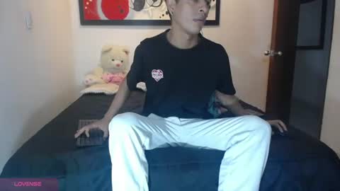 andrescoll25 online show from July 18, 6:46 pm