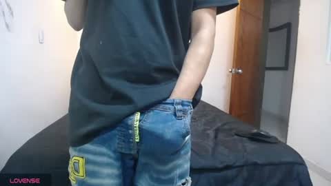 andrescoll25 online show from July 7, 6:33 pm