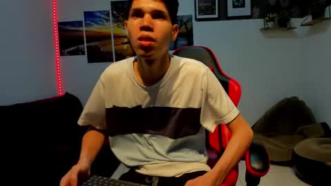 andrew_2811 online show from October 2, 6:28 am