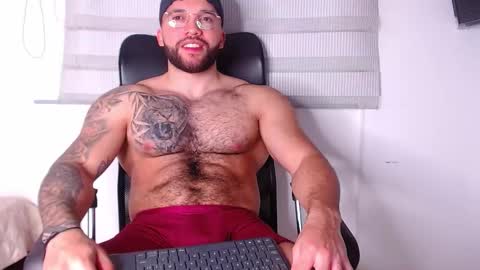 Snapshot of andrew_holden__ chatting on October 24, 12:45 am andrew_holden__ online show from October 24, 12:45 am