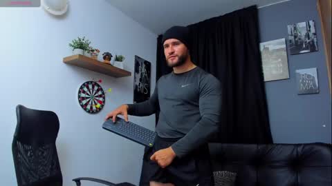 Andrew Diaz online show from February 18, 3:31 am