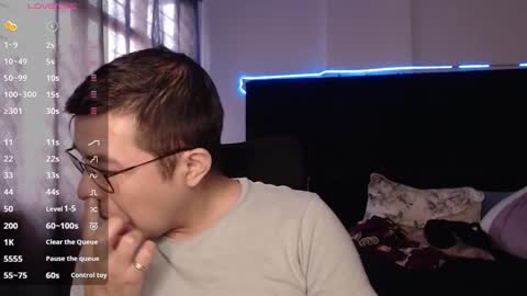 andrewmhilton_ online show from November 9, 6:12 pm