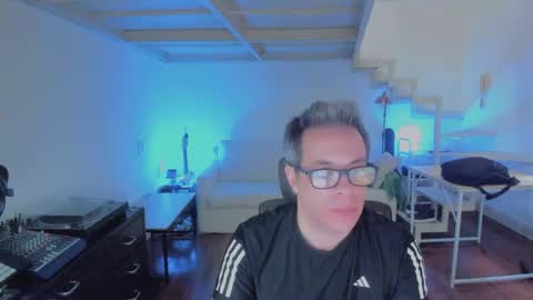 Andrew online show from November 27, 6:33 pm