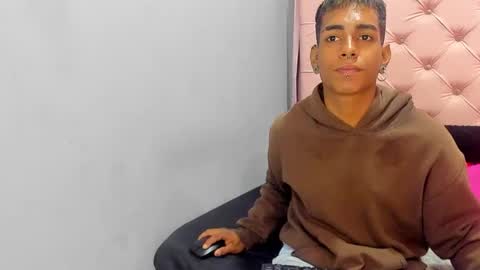 andyclouds21 online show from October 12, 3:50 pm