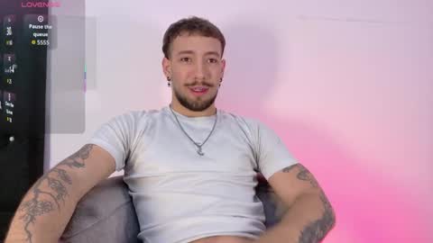 angel_kyrozz online show from May 23, 7:19 pm