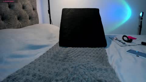 Angel online show from April 2, 8:49 pm