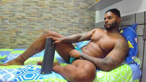 angelo_evans33 online show from May 21, 11:53 pm