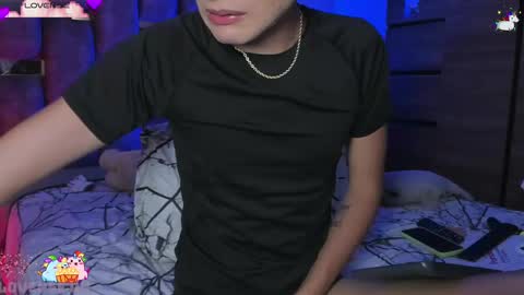 Snapshot of angelocute_ chatting on March 5, 5:50 am Angelo I work from home this is my room  online show from March 5, 5:50 am