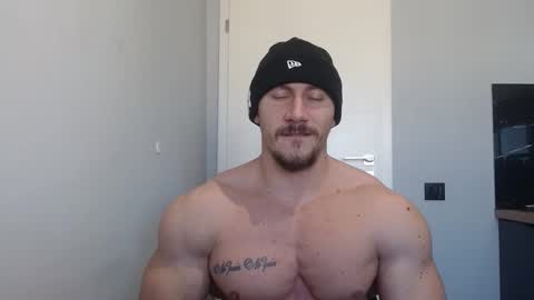 Snapshot of angelofit chatting on January 18, 10:39 am  ------- SEX SHOW WITH GUYS AND GIRLS  MUSCLE SHOW online show from January 18, 10:39 am