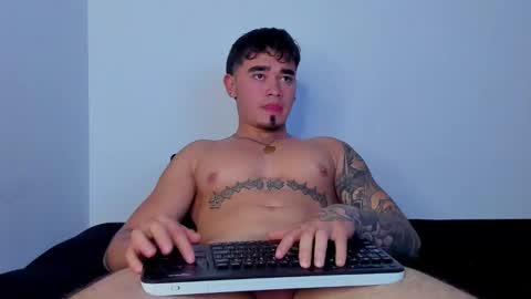 Snapshot of angelx_fox chatting on October 7, 11:31 pm Angel Fox online show from October 7, 11:31 pm