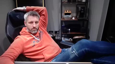 anonymousblokeuk online show from December 4, 1:14 am