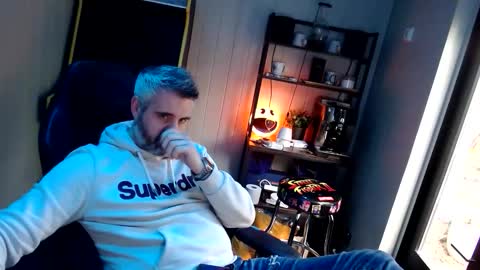 anonymousblokeuk online show from October 24, 10:39 am